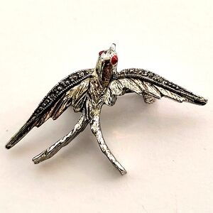 Bird pin